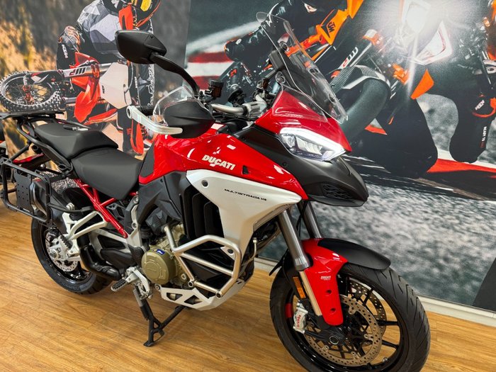 2022 DUCATI MULTISTRADA V4 S RED