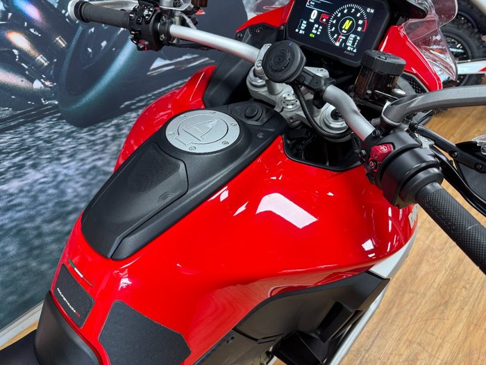 2022 DUCATI MULTISTRADA V4 S RED