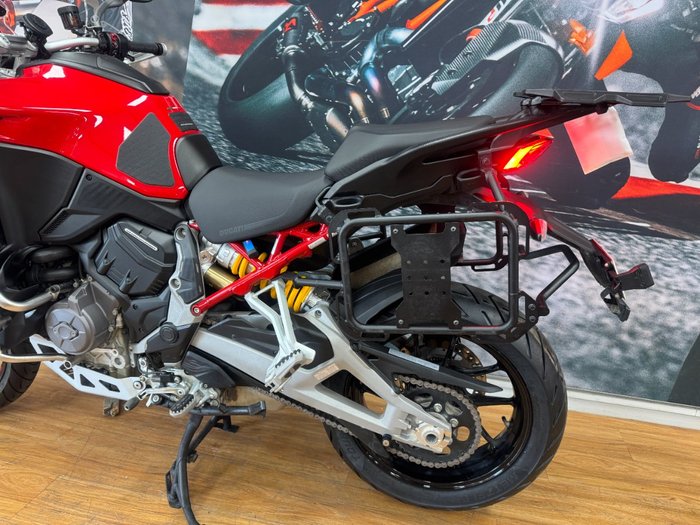 2022 DUCATI MULTISTRADA V4 S RED