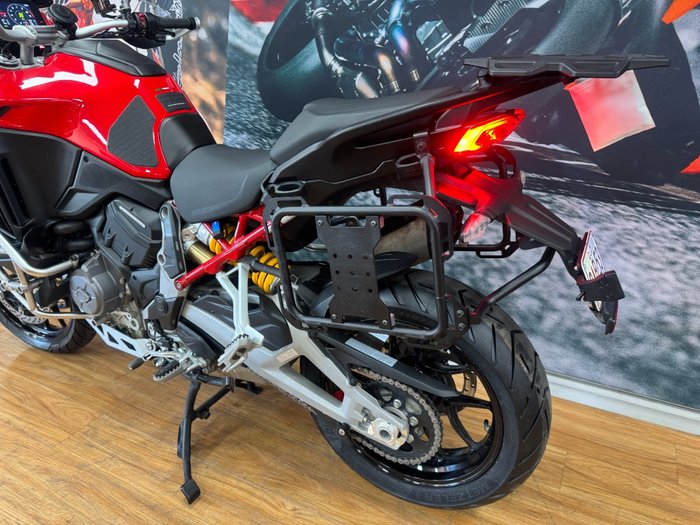 2022 DUCATI MULTISTRADA V4 S RED