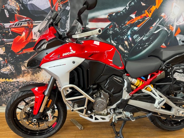 2022 DUCATI MULTISTRADA V4 S RED