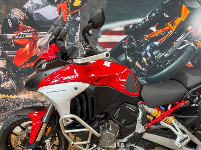 2022 DUCATI MULTISTRADA V4 S RED