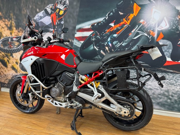 2022 DUCATI MULTISTRADA V4 S RED