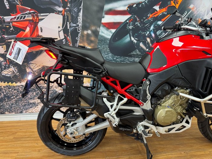2022 DUCATI MULTISTRADA V4 S RED