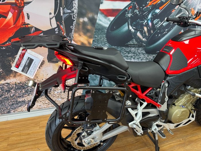2022 DUCATI MULTISTRADA V4 S RED