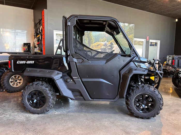 2024 Can-Am Defender HD10 XT Defender Black