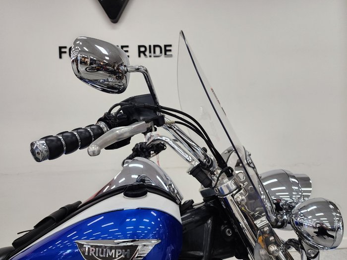 2015 Triumph THUNDERBIRD LT White