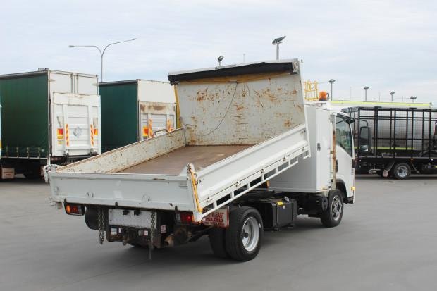 2013 Isuzu Npr300