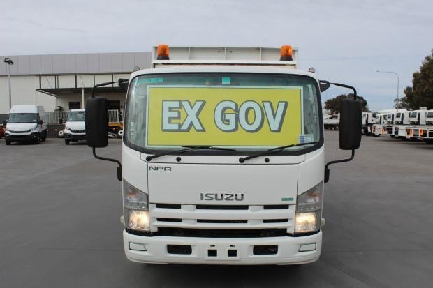 2013 Isuzu Npr300