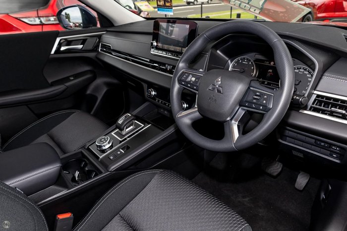 2025 Mitsubishi Outlander ES