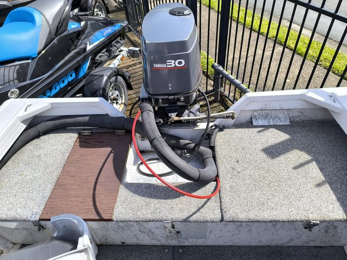 2001 QUINTREX 390 HORNET TROPHY