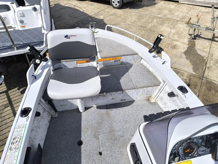 2001 QUINTREX 390 HORNET TROPHY