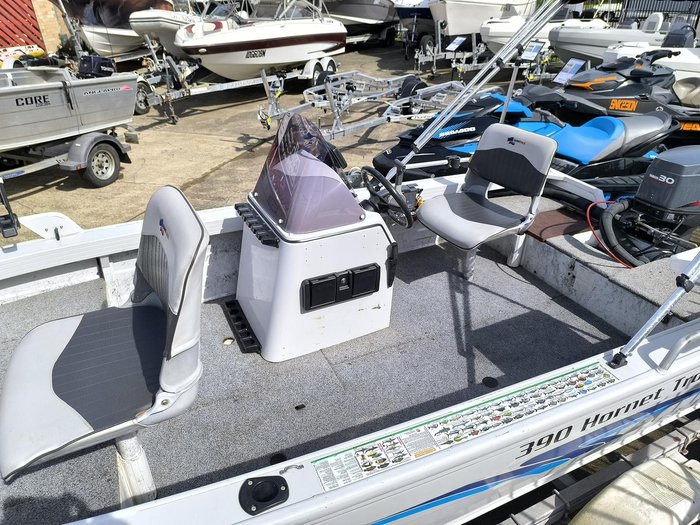 2001 QUINTREX 390 HORNET TROPHY