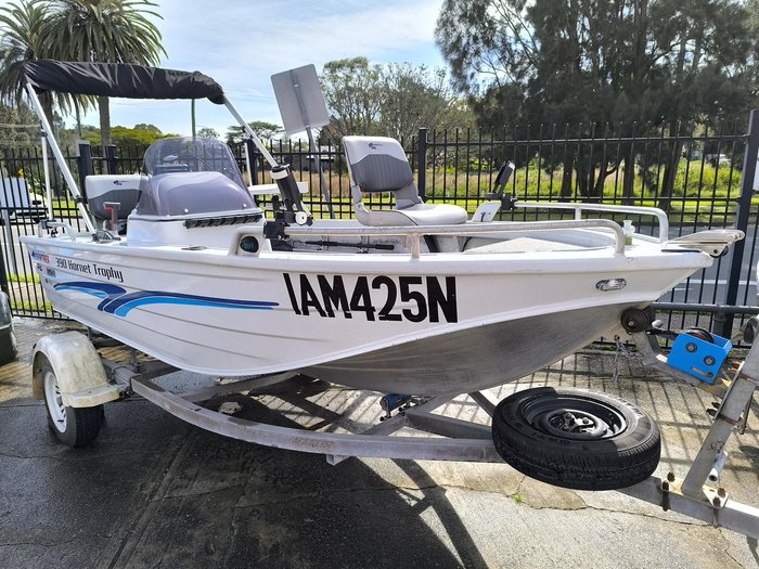 2001 QUINTREX 390 HORNET TROPHY