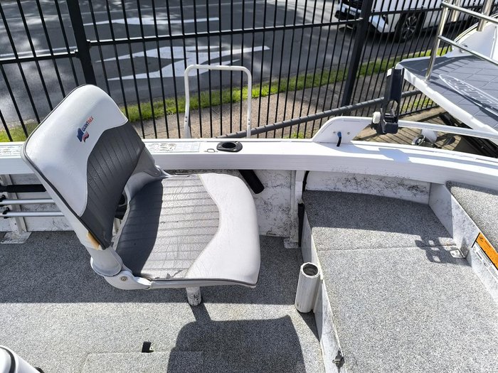 2001 QUINTREX 390 HORNET TROPHY