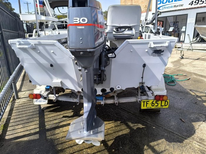 2001 QUINTREX 390 HORNET TROPHY