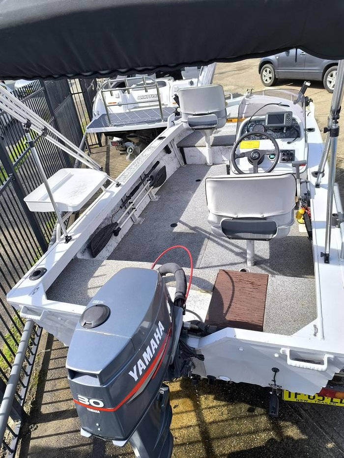 2001 QUINTREX 390 HORNET TROPHY