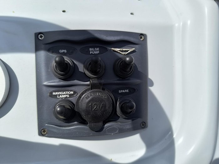 2001 QUINTREX 390 HORNET TROPHY