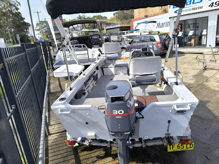 2001 QUINTREX 390 HORNET TROPHY