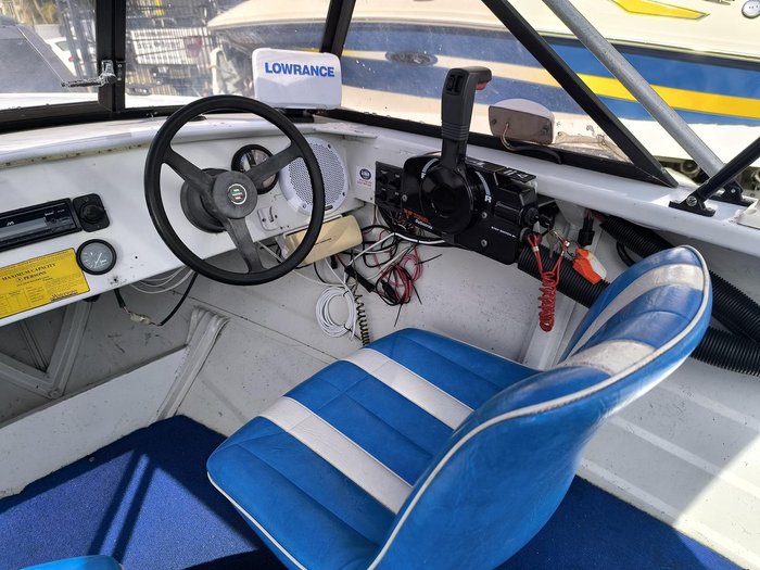 2000 QUINTREX 410 RUNABOUT