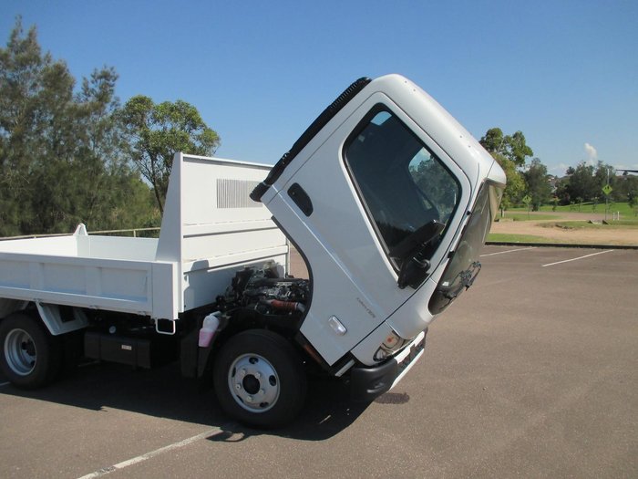 2025 Fuso Canter 615 615 city cab tipper White