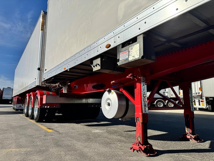 2017 Maxitrans St3 34 Pallet -30 Reefer B Double Double Stacker, Rear Evap