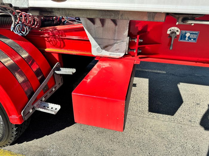 2017 Maxitrans St3 34 Pallet -30 Reefer B Double Double Stacker, Rear Evap