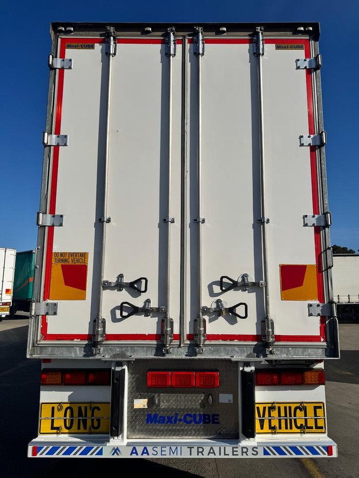 2017 Maxitrans St3 34 Pallet -30 Reefer B Double Double Stacker, Rear Evap
