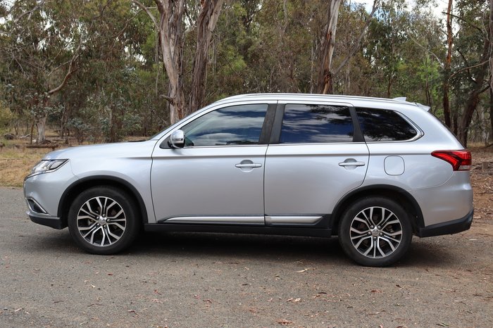 2017 Mitsubishi Outlander LS Safety Pack