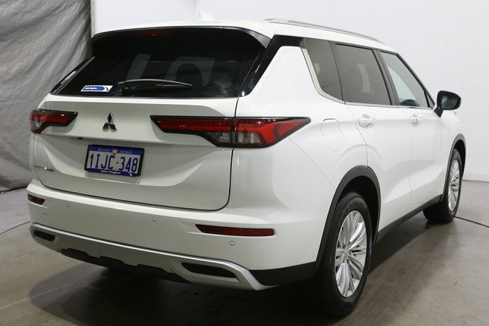 2024 Mitsubishi Outlander LS