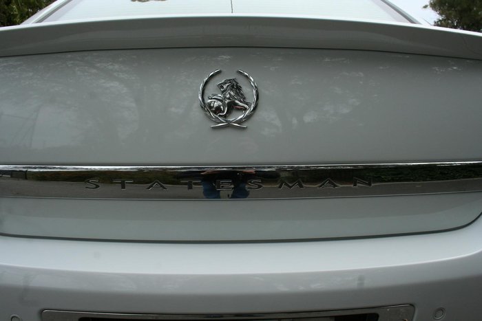 2006 Holden Statesman International WL Heron White