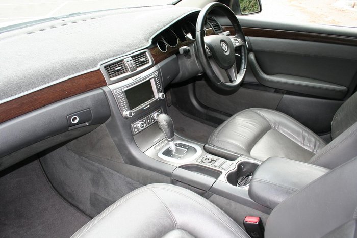 2006 Holden Statesman International WL Heron White