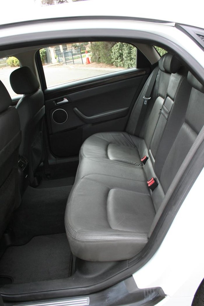 2006 Holden Statesman International WL Heron White