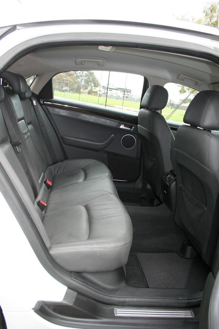 2006 Holden Statesman International WL Heron White