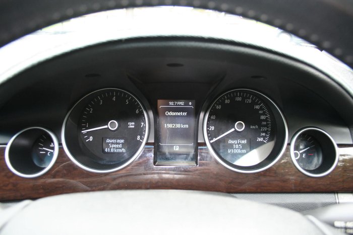 2006 Holden Statesman International WL Heron White