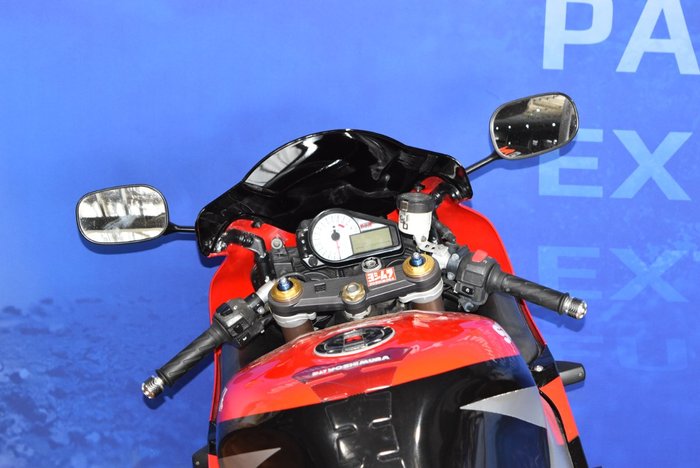 2002 Suzuki GSX-R1000 Red
