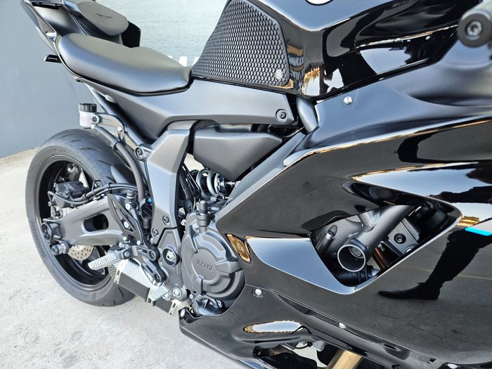 2022 Yamaha YZF-R7LA LOW GLOSS BLACK