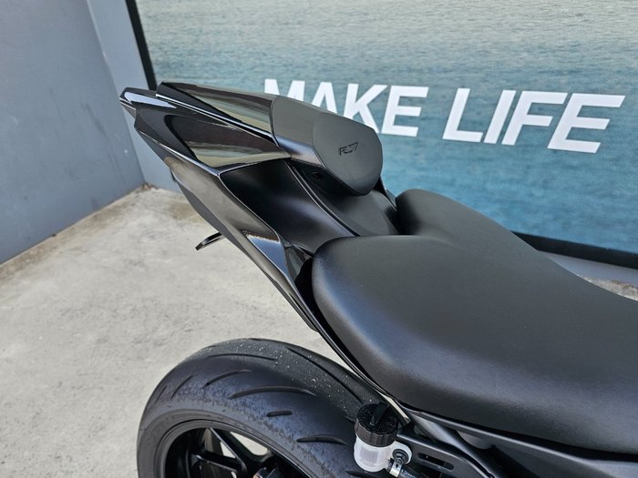 2022 Yamaha YZF-R7LA LOW GLOSS BLACK