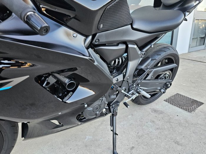 2022 Yamaha YZF-R7LA LOW GLOSS BLACK