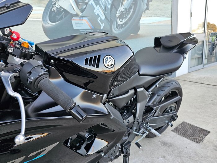 2022 Yamaha YZF-R7LA LOW GLOSS BLACK