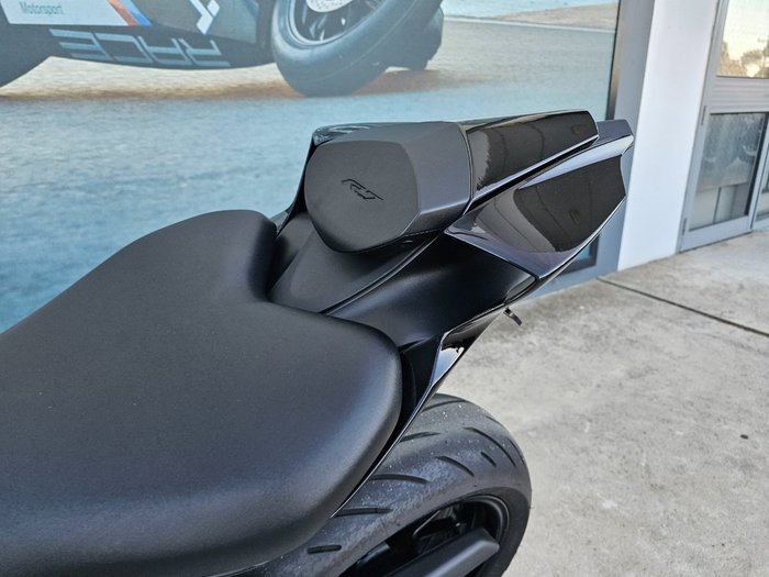 2022 Yamaha YZF-R7LA LOW GLOSS BLACK