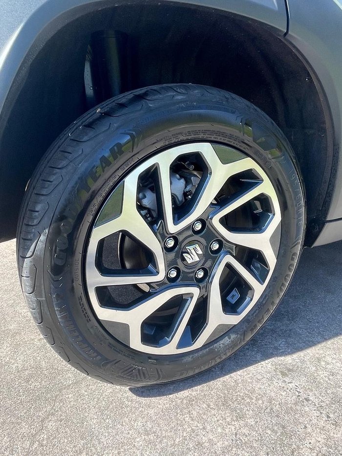 2025 Suzuki Fronx Hybrid KW Splendid Silver Pearl Metallic + Bluish Black Pearl