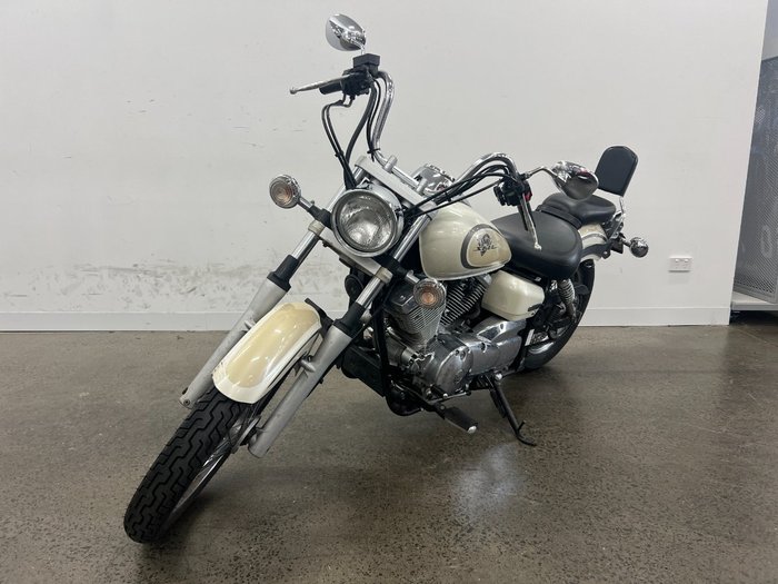 2006 Yamaha XVS250 V-STAR White