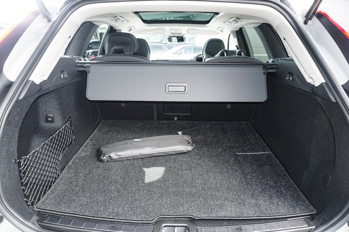 2024 Volvo XC60 Plus B5