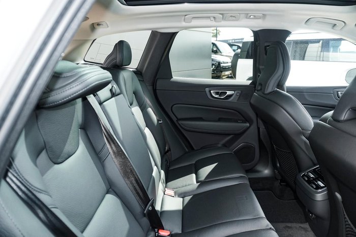 2024 Volvo XC60 Plus B5