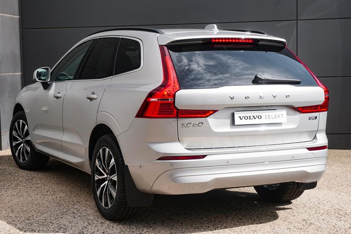 2024 Volvo XC60 Plus B5