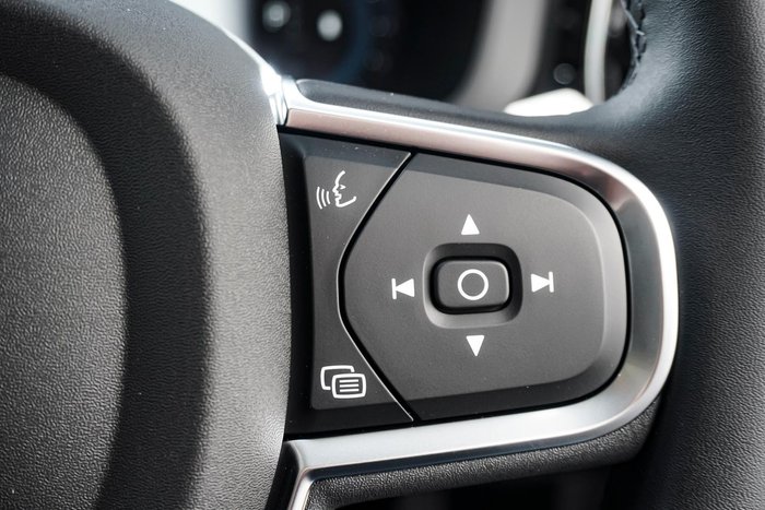 2024 Volvo XC60 Plus B5