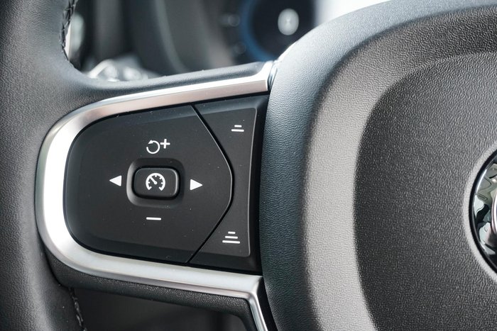 2024 Volvo XC60 Plus B5