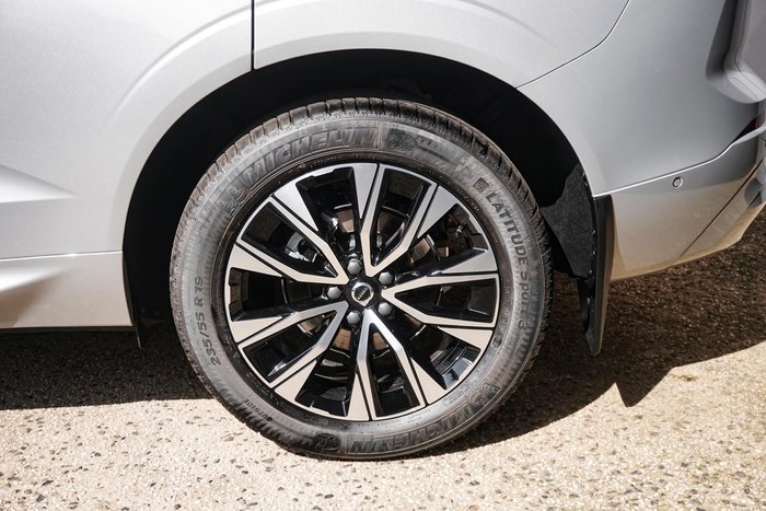 2024 Volvo XC60 Plus B5