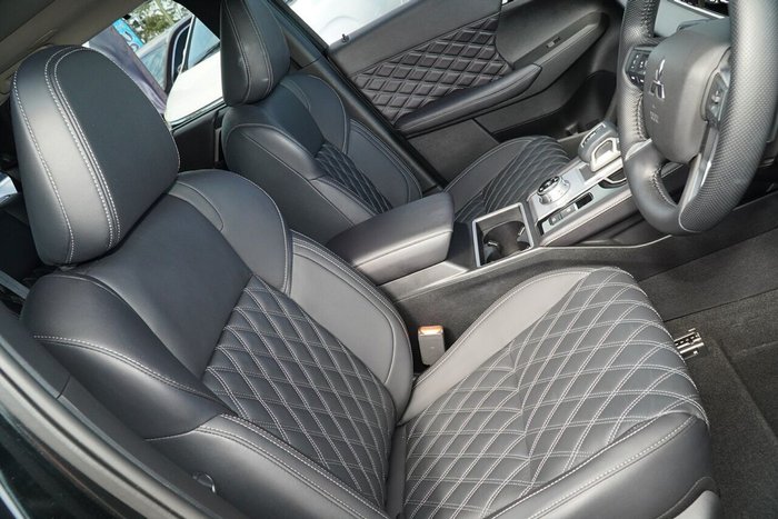 2024 Mitsubishi Outlander Exceed